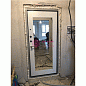 Входная дверь Лабиринт Шагрень черная CLASSIC Зеркало 18 Белое дерево